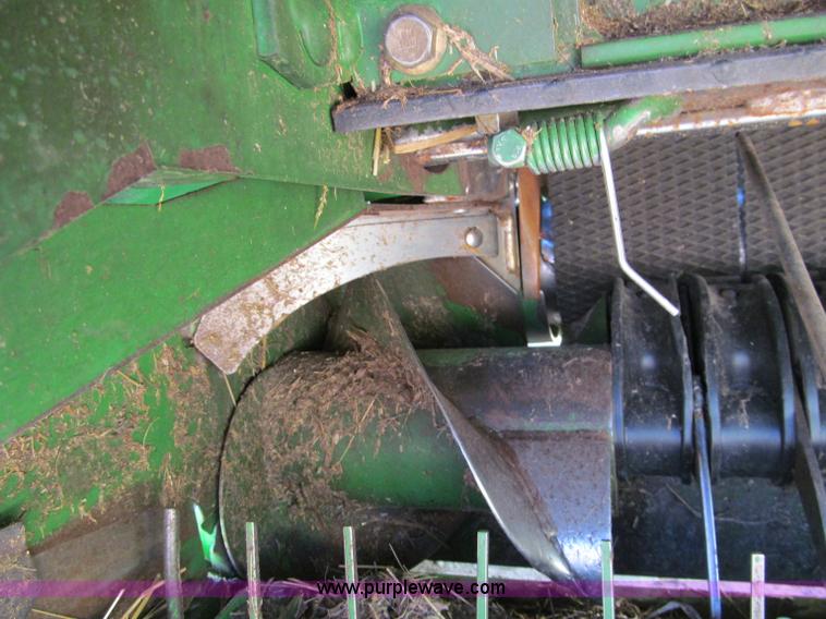 image for item F5504 2009 John Deere 568 round baler