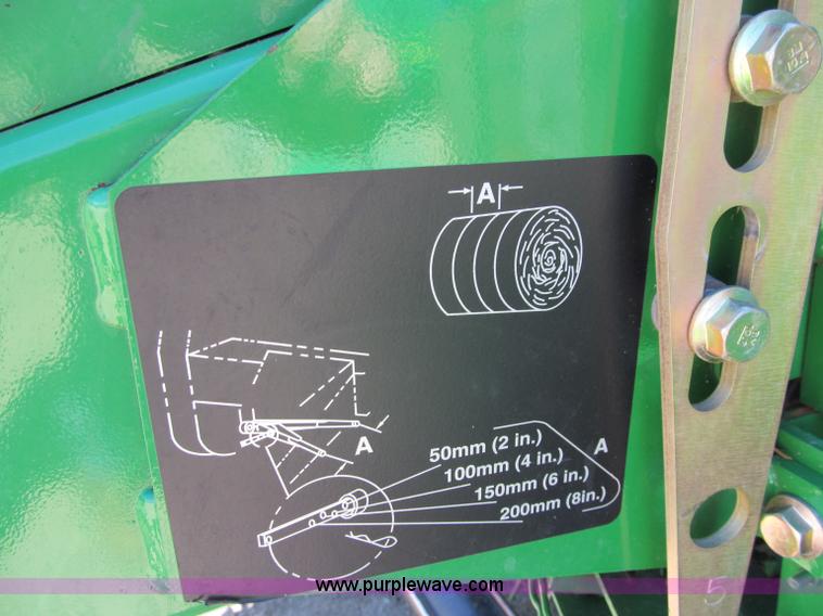 image for item F5504 2009 John Deere 568 round baler