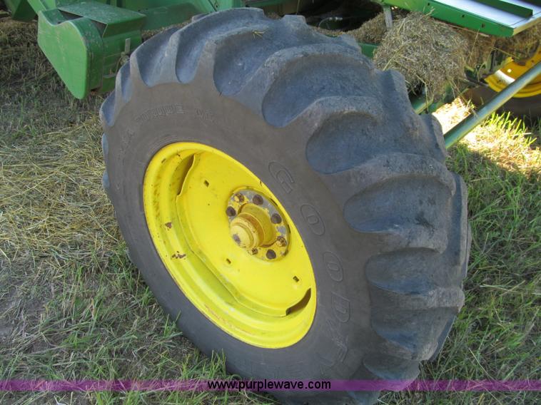 image for item F5506 1993 John Deere 9500 combine