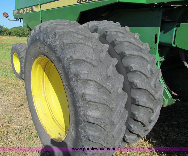 image for item F5506 1993 John Deere 9500 combine