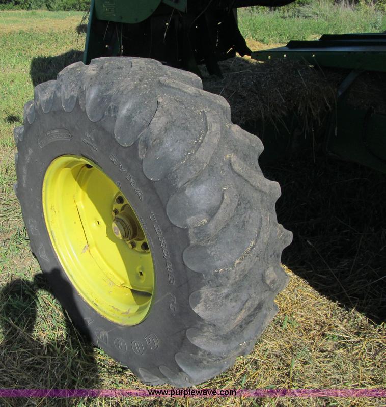 image for item F5506 1993 John Deere 9500 combine