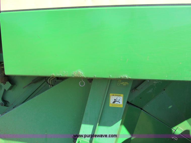 image for item F5506 1993 John Deere 9500 combine