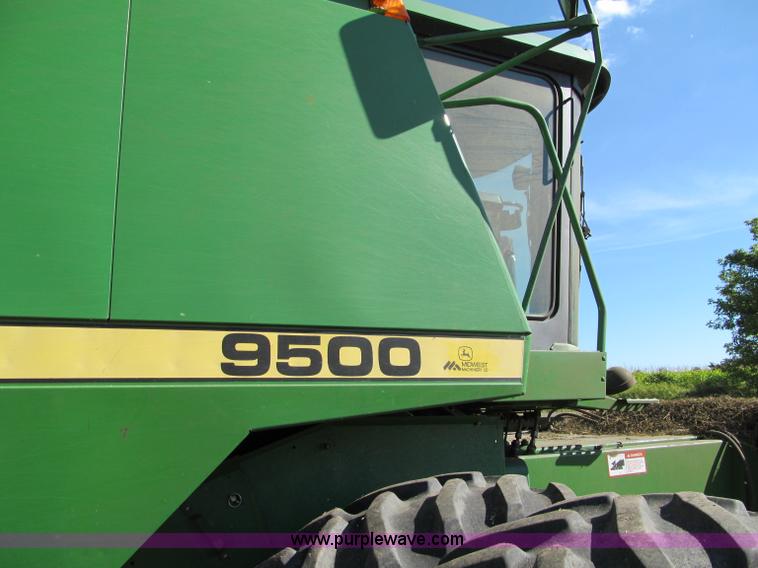 image for item F5506 1993 John Deere 9500 combine