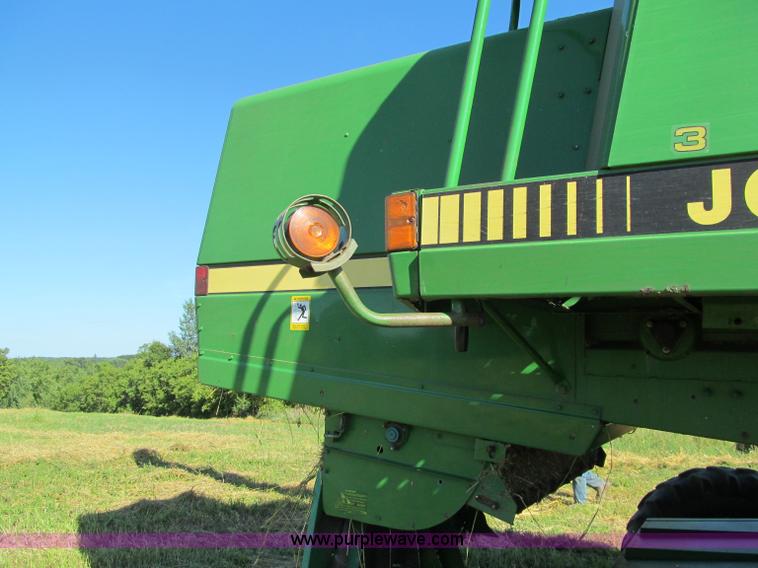 image for item F5506 1993 John Deere 9500 combine