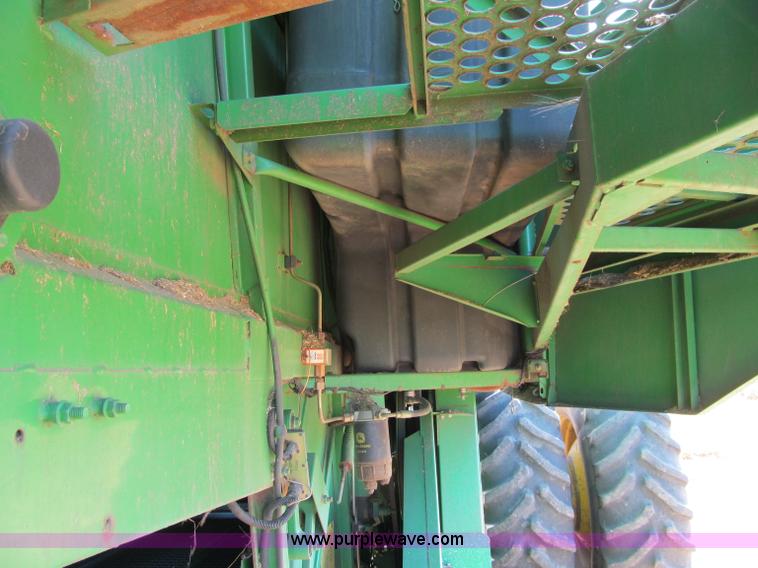 image for item F5506 1993 John Deere 9500 combine