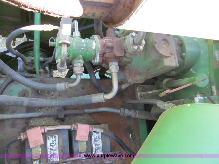 image for item F5506 1993 John Deere 9500 combine