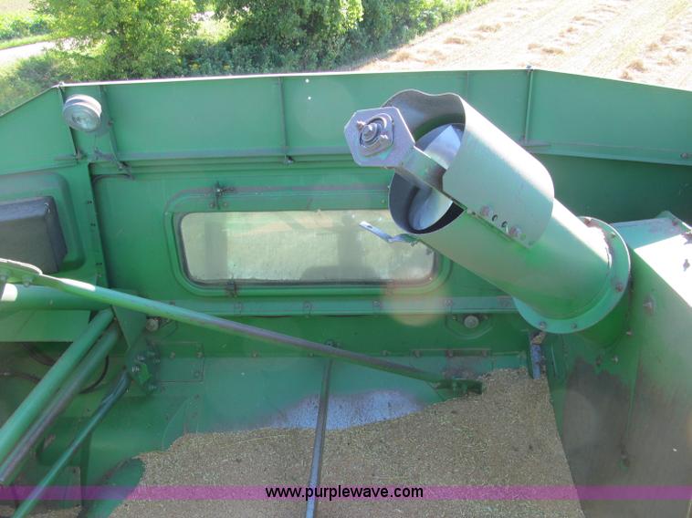 image for item F5506 1993 John Deere 9500 combine