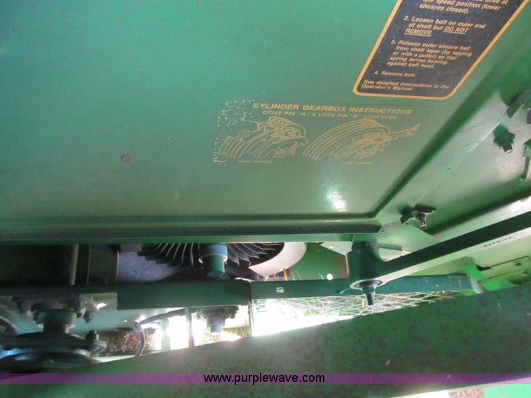 image for item F5506 1993 John Deere 9500 combine