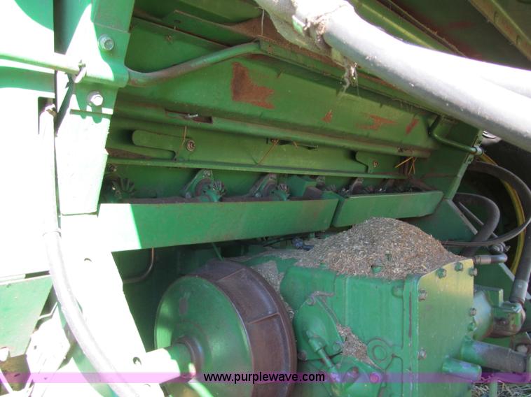 image for item F5506 1993 John Deere 9500 combine