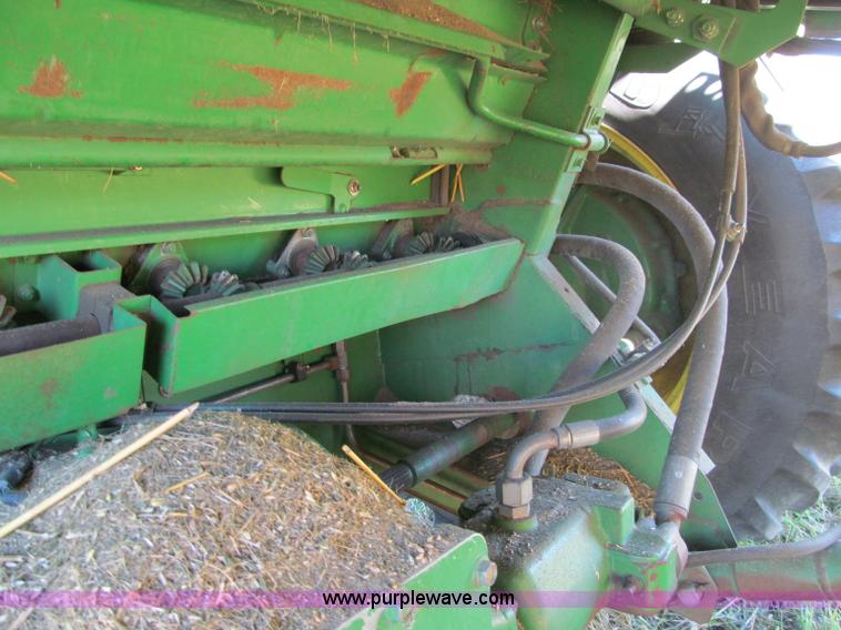 image for item F5506 1993 John Deere 9500 combine