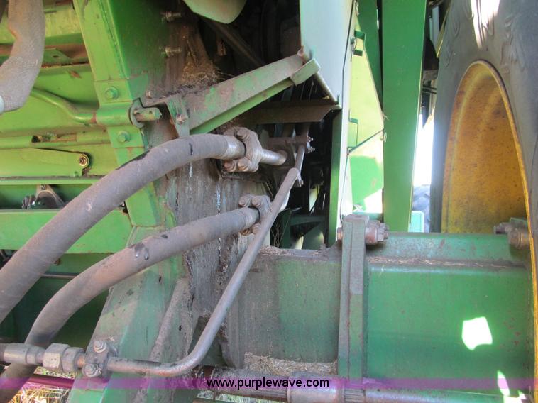 image for item F5506 1993 John Deere 9500 combine