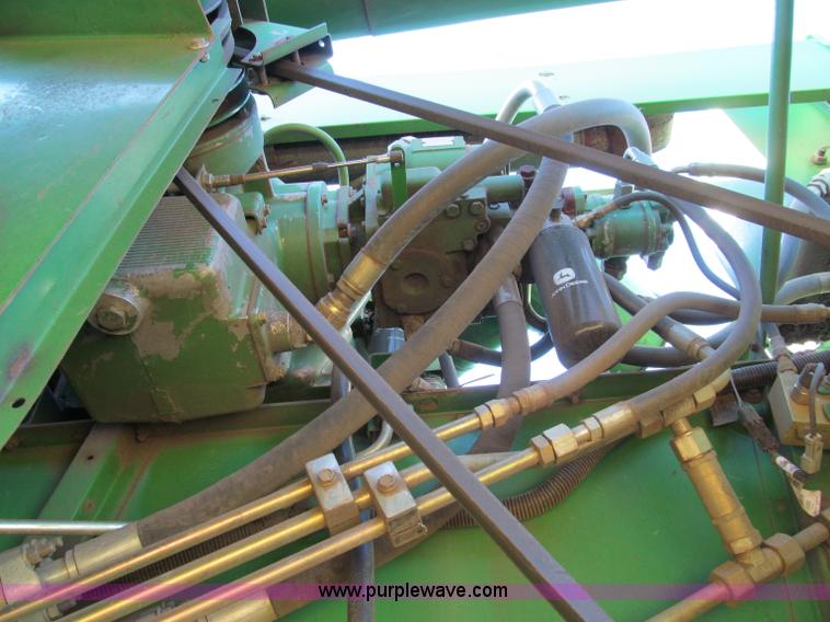 image for item F5506 1993 John Deere 9500 combine