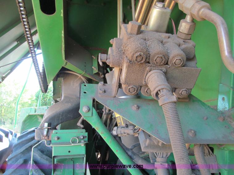 image for item F5506 1993 John Deere 9500 combine