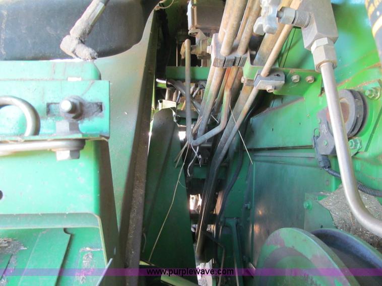 image for item F5506 1993 John Deere 9500 combine