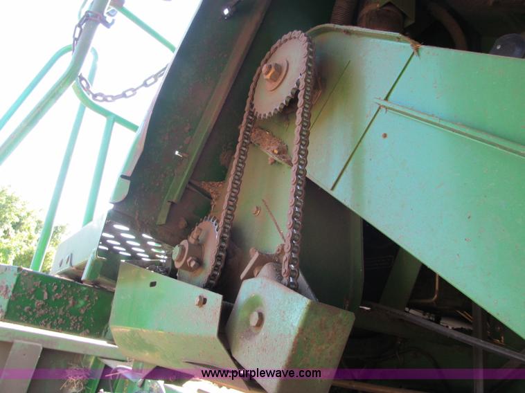 image for item F5506 1993 John Deere 9500 combine