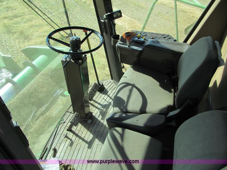 image for item F5506 1993 John Deere 9500 combine