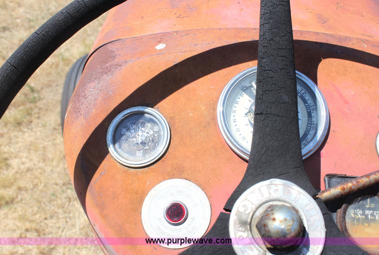 image for item G4583 1960 Massey-Ferguson 85 tractor