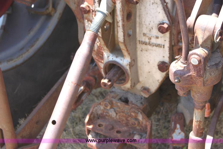 image for item G4583 1960 Massey-Ferguson 85 tractor