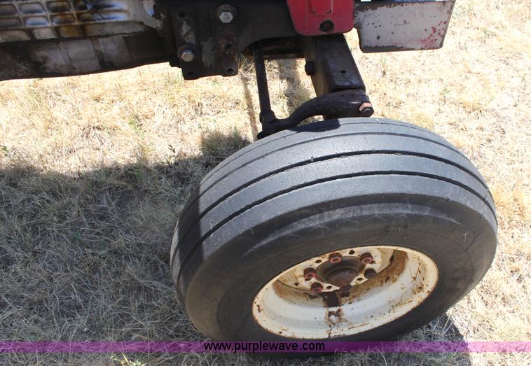 image for item G4583 1960 Massey-Ferguson 85 tractor