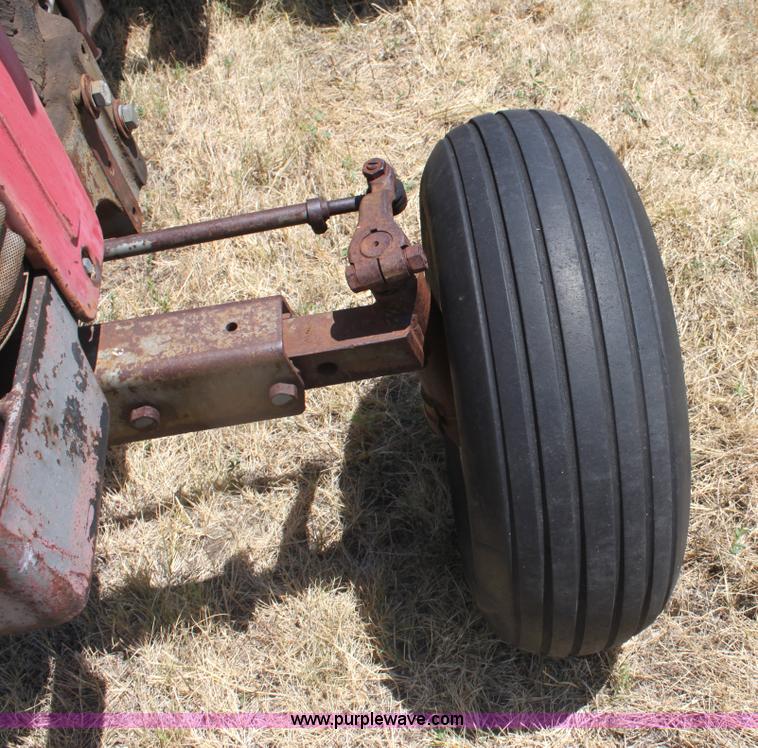 image for item G4583 1960 Massey-Ferguson 85 tractor