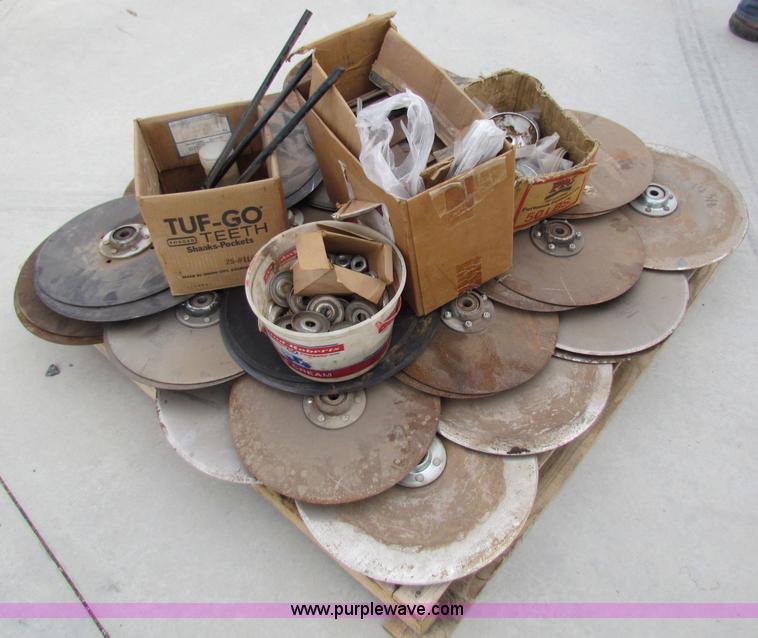 image for item N9091 (3) John Deere 8300 drills