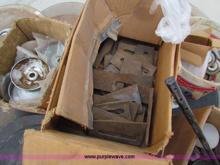 image for item N9091 (3) John Deere 8300 drills