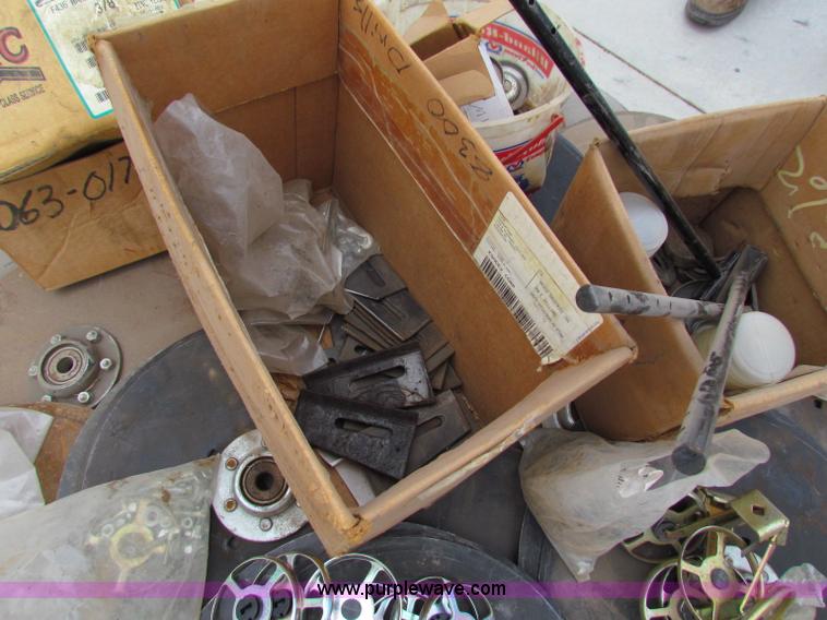 image for item N9091 (3) John Deere 8300 drills