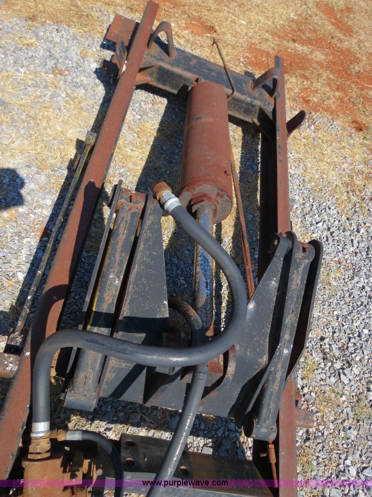 Heil 1721 truck bed hoist and frame in Elk City, OK Item S9506 sold