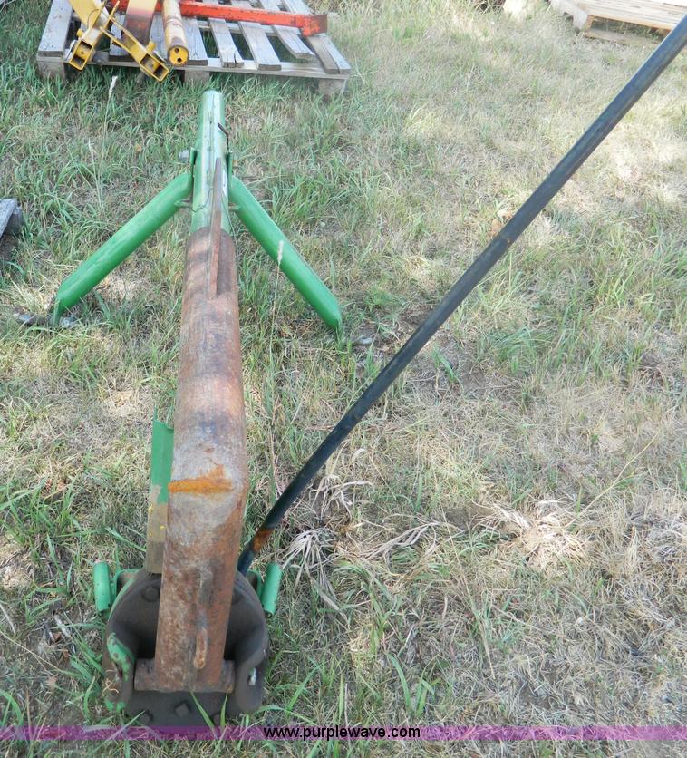 image for item T9364 John Deere post hole digger