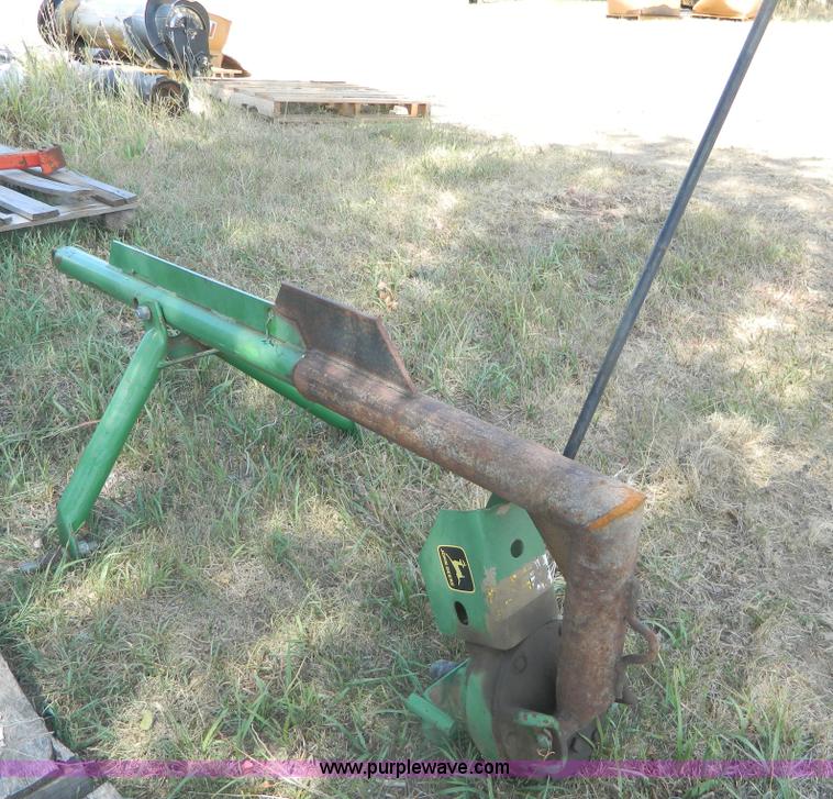 image for item T9364 John Deere post hole digger