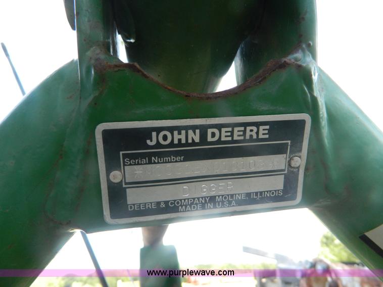 image for item T9364 John Deere post hole digger