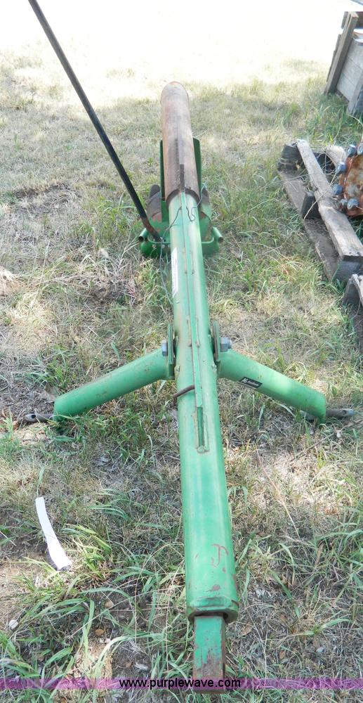 image for item T9364 John Deere post hole digger