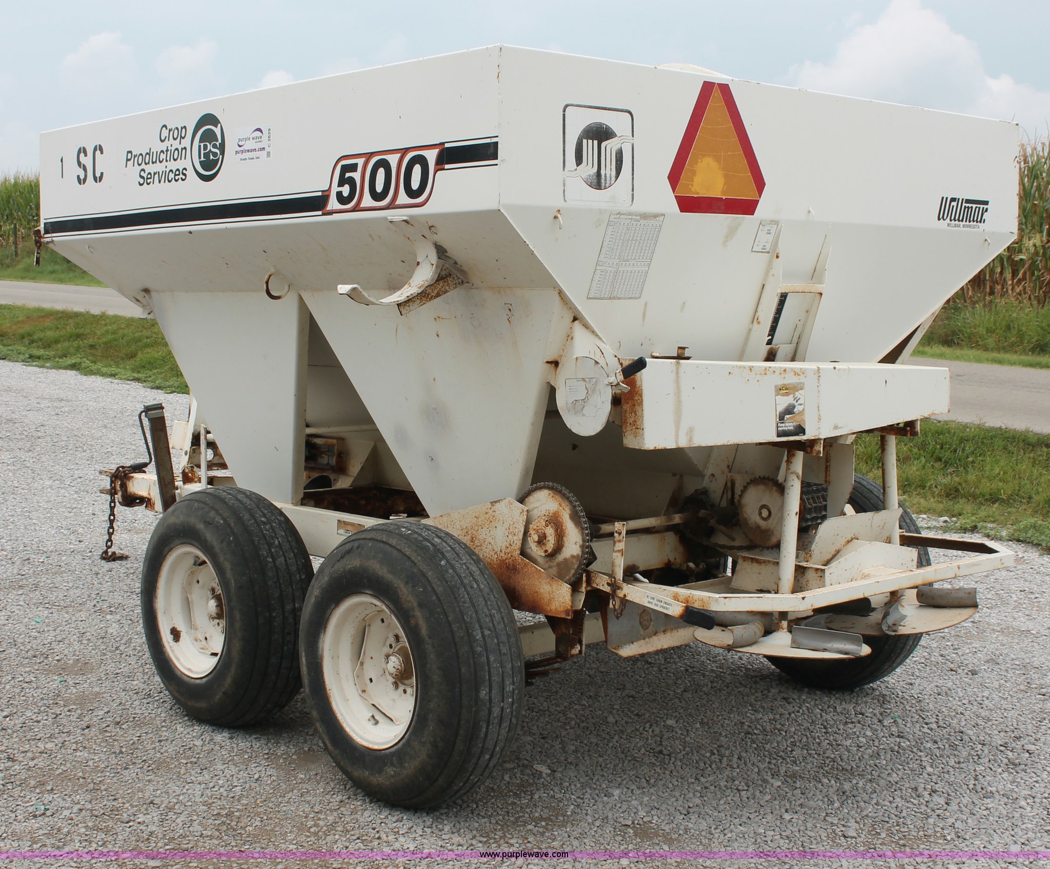 Willmar Super 500 dry fertilizer spreader in Russellville, KY Item C2629 sold Purple Wave