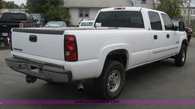 image for item A6476 2006 Chevrolet Silverado C2500HD LT Crew Cab pickup truck