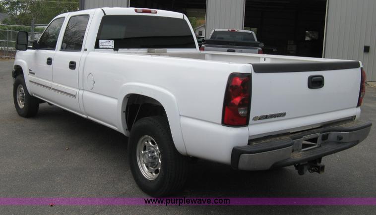 image for item A6476 2006 Chevrolet Silverado C2500HD LT Crew Cab pickup truck