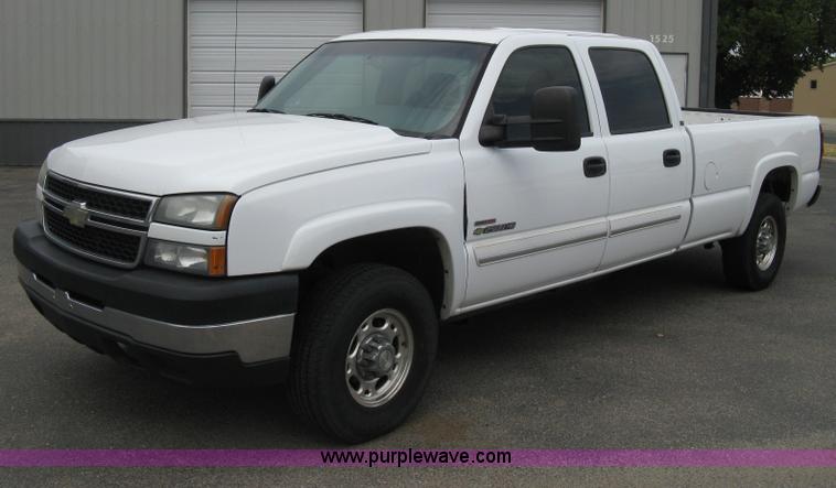 image for item A6476 2006 Chevrolet Silverado C2500HD LT Crew Cab pickup truck