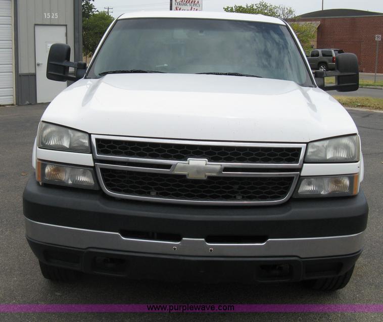image for item A6476 2006 Chevrolet Silverado C2500HD LT Crew Cab pickup truck
