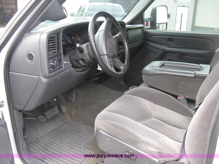 image for item A6476 2006 Chevrolet Silverado C2500HD LT Crew Cab pickup truck
