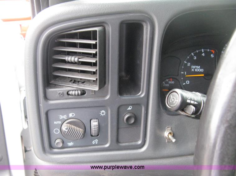 image for item A6476 2006 Chevrolet Silverado C2500HD LT Crew Cab pickup truck