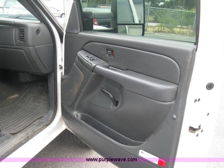 image for item A6476 2006 Chevrolet Silverado C2500HD LT Crew Cab pickup truck