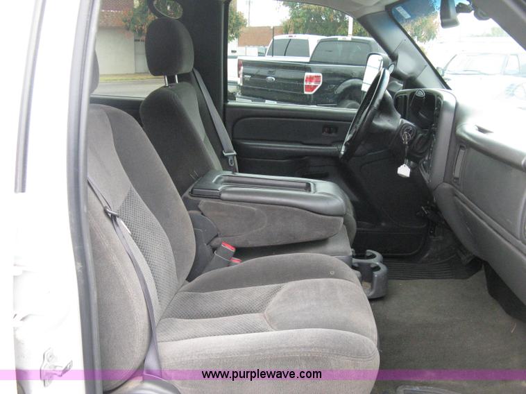 image for item A6476 2006 Chevrolet Silverado C2500HD LT Crew Cab pickup truck