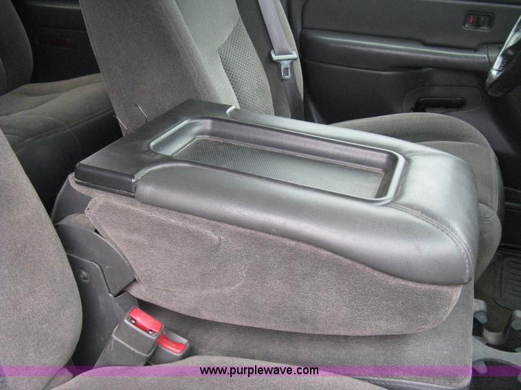 image for item A6476 2006 Chevrolet Silverado C2500HD LT Crew Cab pickup truck