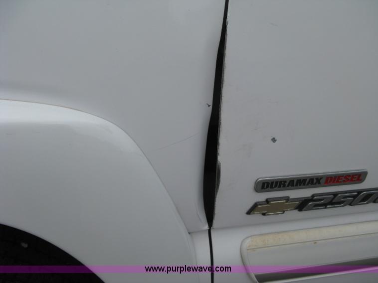 image for item A6476 2006 Chevrolet Silverado C2500HD LT Crew Cab pickup truck