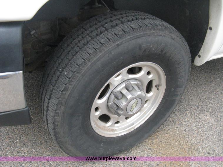 image for item A6476 2006 Chevrolet Silverado C2500HD LT Crew Cab pickup truck