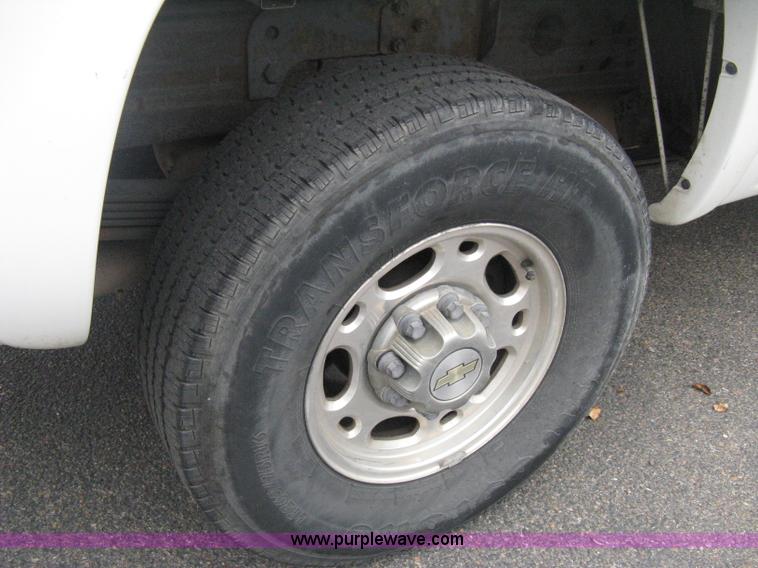 image for item A6476 2006 Chevrolet Silverado C2500HD LT Crew Cab pickup truck