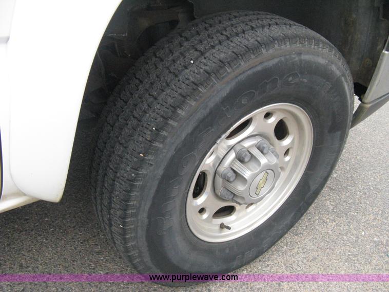 image for item A6476 2006 Chevrolet Silverado C2500HD LT Crew Cab pickup truck
