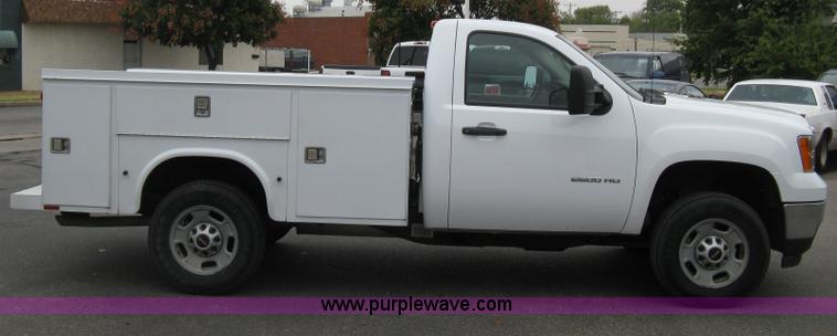 image for item A6477 2011 GMC Sierra C2500HD pickup truck