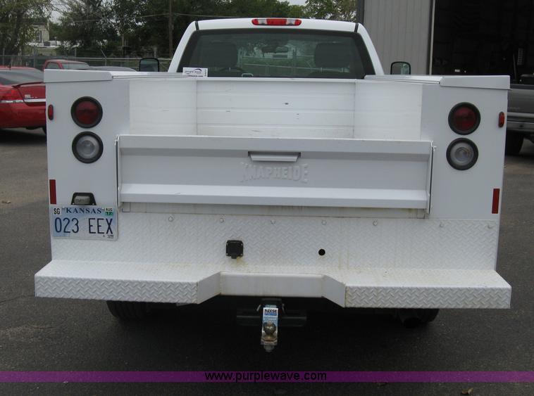 image for item A6477 2011 GMC Sierra C2500HD pickup truck