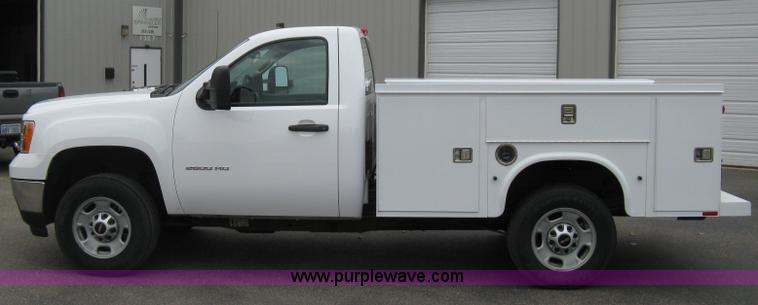 image for item A6477 2011 GMC Sierra C2500HD pickup truck