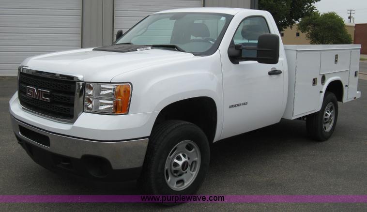 image for item A6477 2011 GMC Sierra C2500HD pickup truck